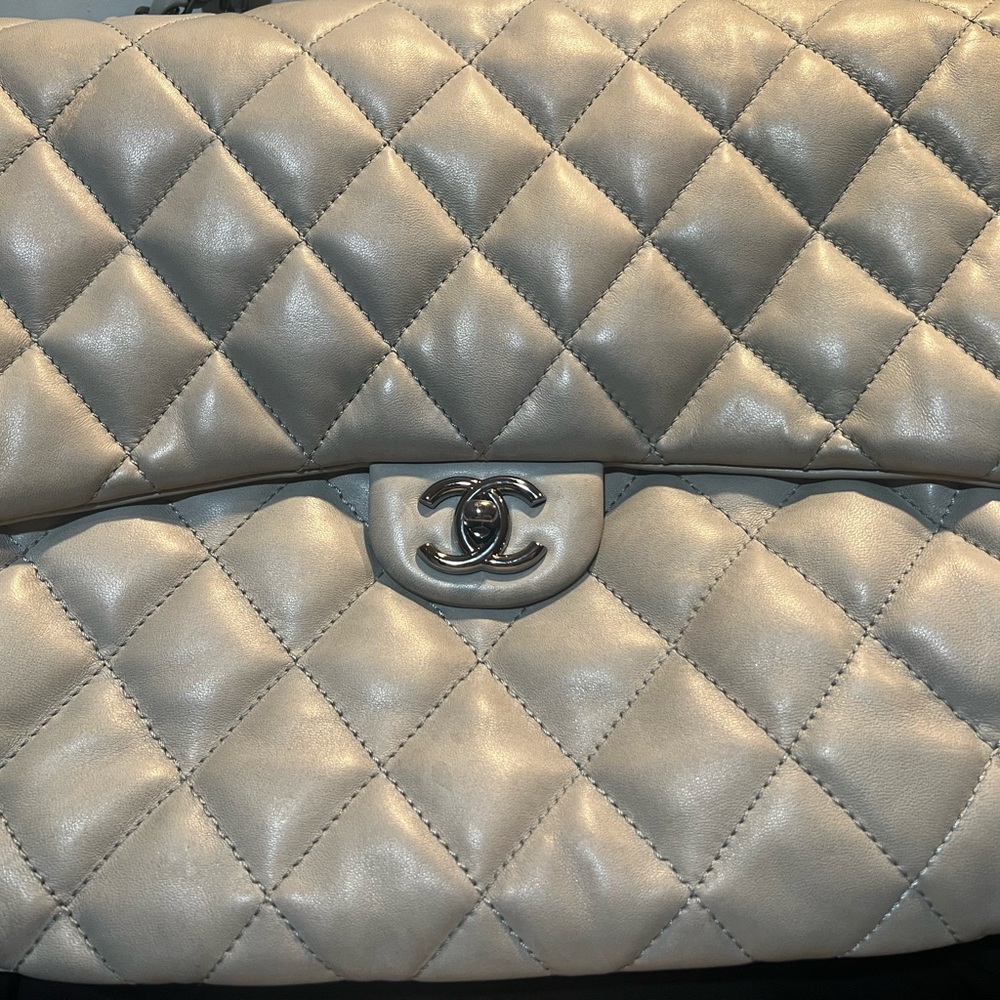 Chanel MAXI Jumbo Grey Silver Quilted Lambskin Leather Flap Bag Purse Paris Box - Picture 2 of 5